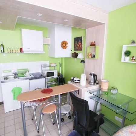Studio Pigalle De 25 M2 - 2 Lits Simples Type Gigogne Pour 2 Personnes - Quartier Touristique De Paris - 2 Minutes De La Station Metro Pigalle ,Petit Train Vers La Butte Montmartre-Cabaret Moulin Rouge A 200 M,Cabaret Chez Michou-Restaurants-Saunas Eksteriør bilde