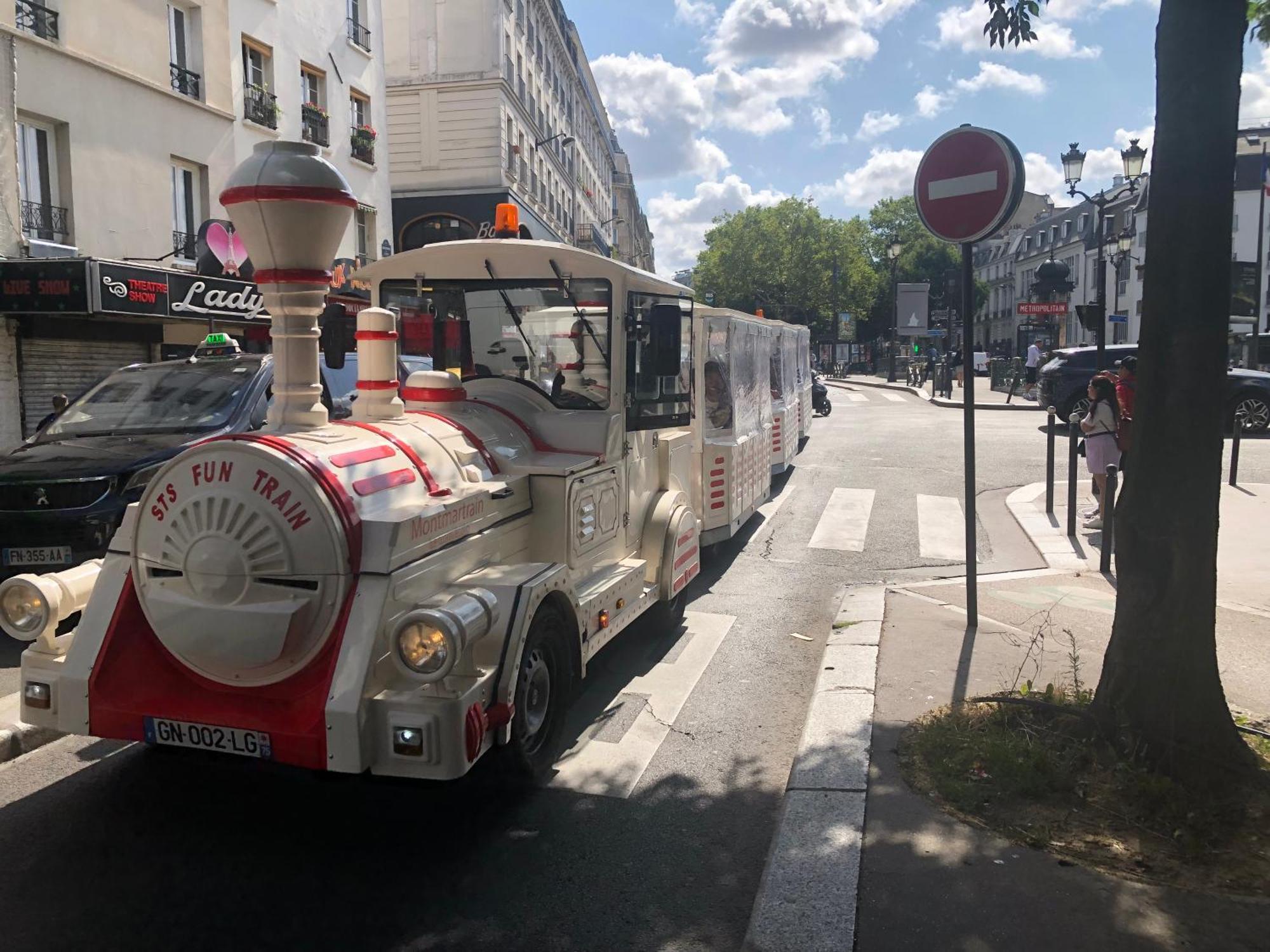 Studio Pigalle De 25 M2 - 2 Lits Simples Type Gigogne Pour 2 Personnes - Quartier Touristique De Paris - 2 Minutes De La Station Metro Pigalle ,Petit Train Vers La Butte Montmartre-Cabaret Moulin Rouge A 200 M,Cabaret Chez Michou-Restaurants-Saunas Eksteriør bilde