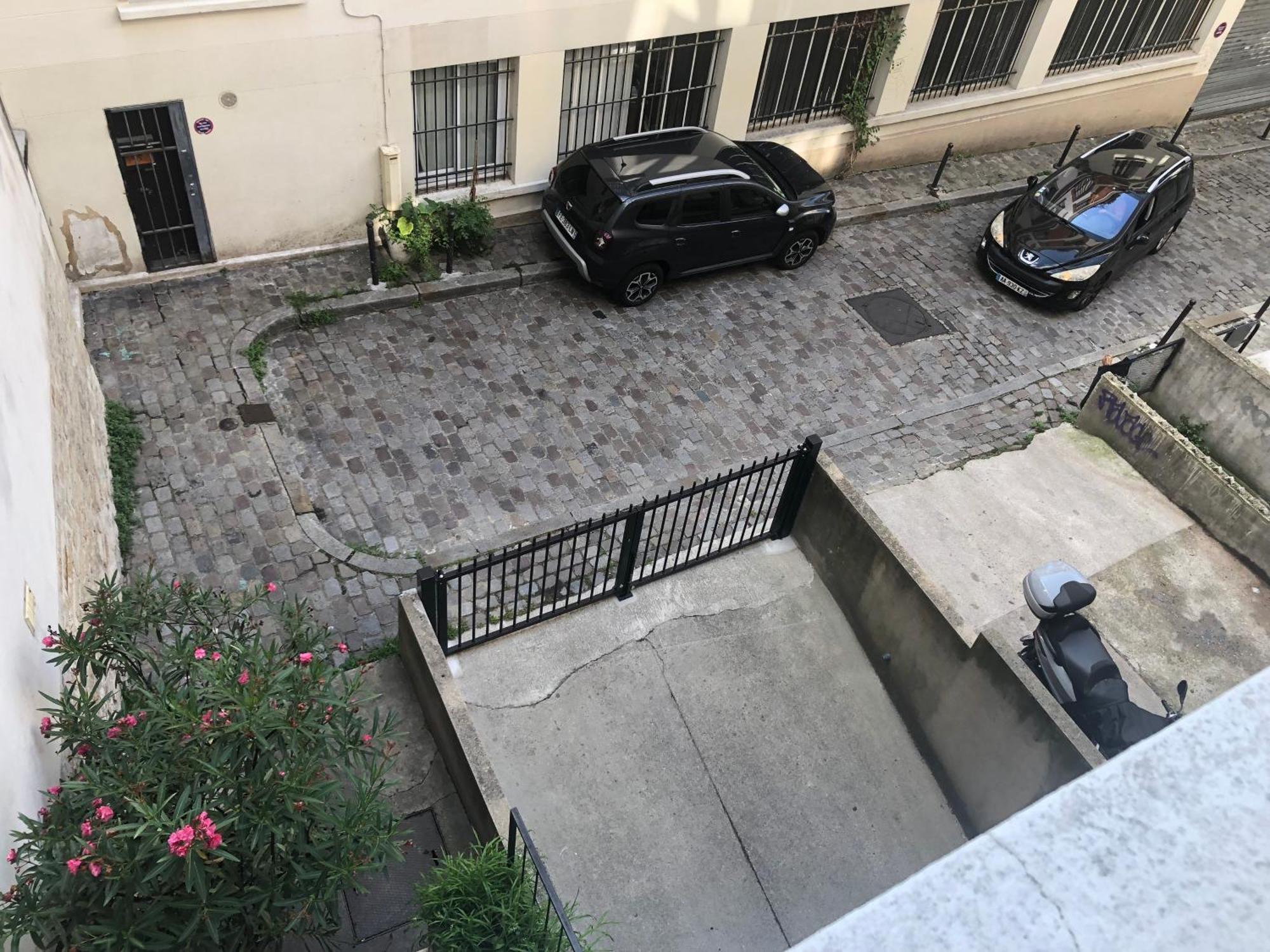 Studio Pigalle De 25 M2 - 2 Lits Simples Type Gigogne Pour 2 Personnes - Quartier Touristique De Paris - 2 Minutes De La Station Metro Pigalle ,Petit Train Vers La Butte Montmartre-Cabaret Moulin Rouge A 200 M,Cabaret Chez Michou-Restaurants-Saunas Eksteriør bilde